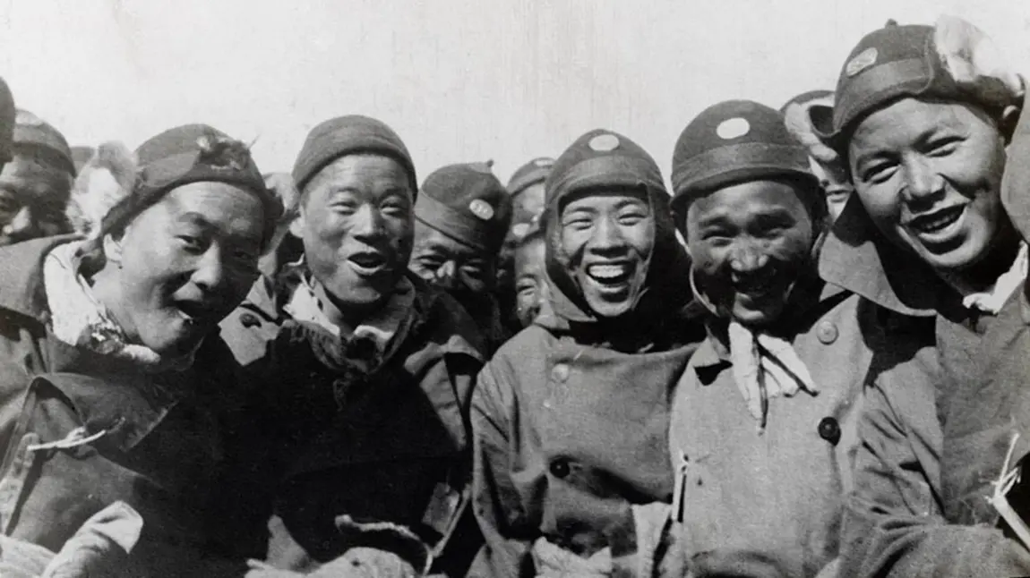 A black and white photo of chinese men who were members of the Chinese Labour Corps